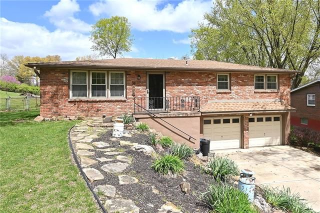 4404 51st St, Kansas City, MO 64151