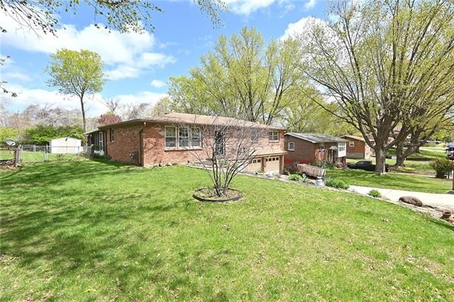 4404 51st St, Kansas City, MO 64151