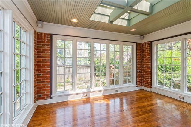 5012 Sunset Dr, Kansas City, MO 64112