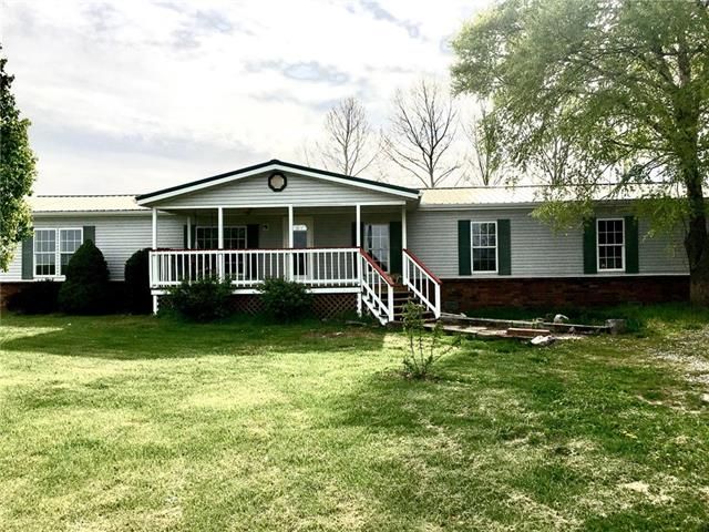 155 70th Ln, Lamar, MO 64759