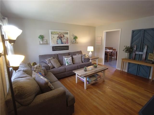 5216 NE 44th St, Kansas City, MO 64117