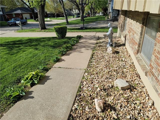 7617 Englewood Ave, Raytown, MO 64138
