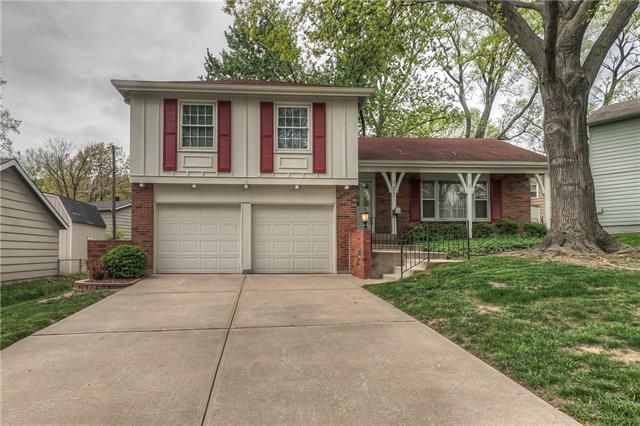 8920 Grandview Dr, Overland Park, KS 66212