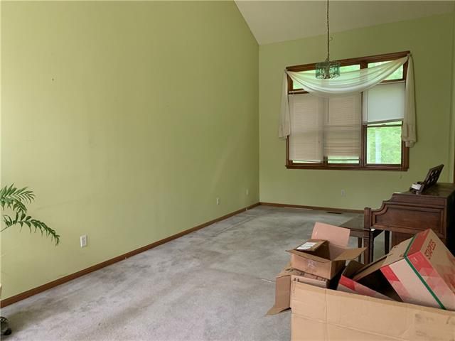 4508 NW Apache Dr, Riverside, MO 64150