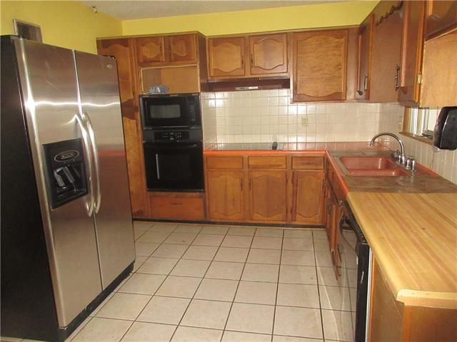 2005 E 69th St, Kansas City, MO 64132