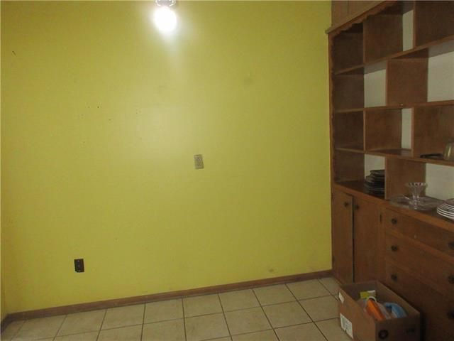 2005 E 69th St, Kansas City, MO 64132