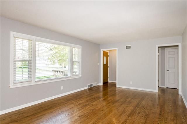 507 E 92nd St, Kansas City, MO 64131