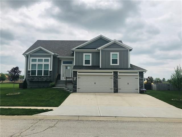 807 W Jack St, Lee's Summit, MO 64086