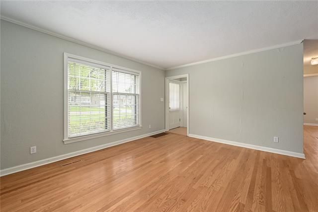 7110 Dearborn St, Overland Park, KS 66204