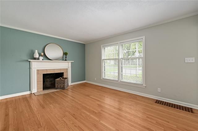 7110 Dearborn St, Overland Park, KS 66204