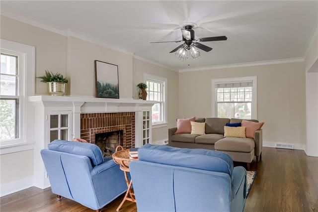 7423 Summit St, Kansas City, MO 64114