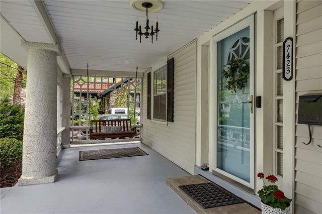 7423 Summit St, Kansas City, MO 64114