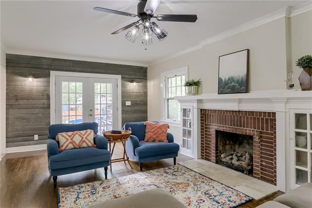 7423 Summit St, Kansas City, MO 64114