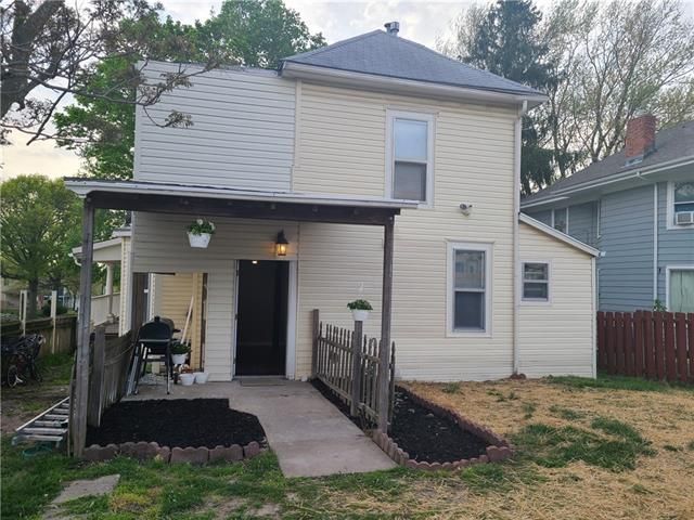 303 N Union St, Independence, MO 64050