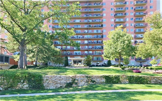4550 Warwick Blvd #804, Kansas City, MO 64111