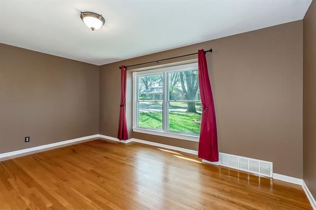 3512 E 105th Ter, Kansas City, MO 64137