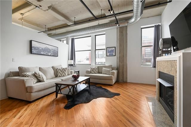 2107 Grand Blvd #504, Kansas City, MO 64108