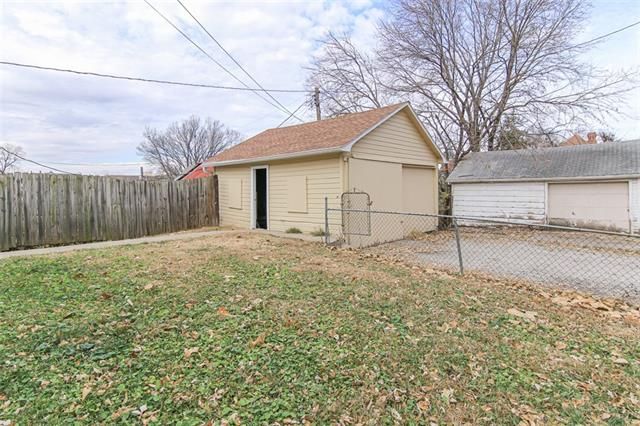 1313 Edmond St, St Joseph, MO 64501