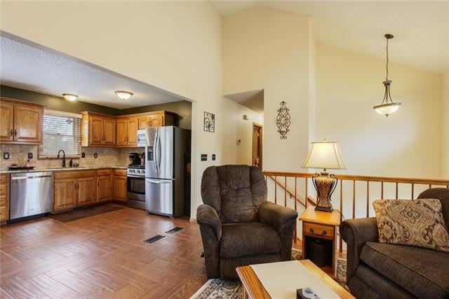 9730 NW 87th Ter, Kansas City, MO 64153