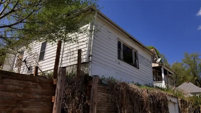 2230 N 7th St, St Joseph, MO 64505