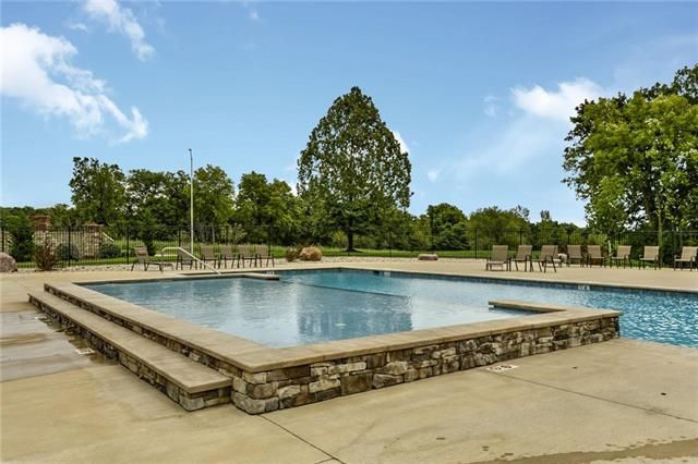 5050 NW Linder Ln, Riverside, MO 64150