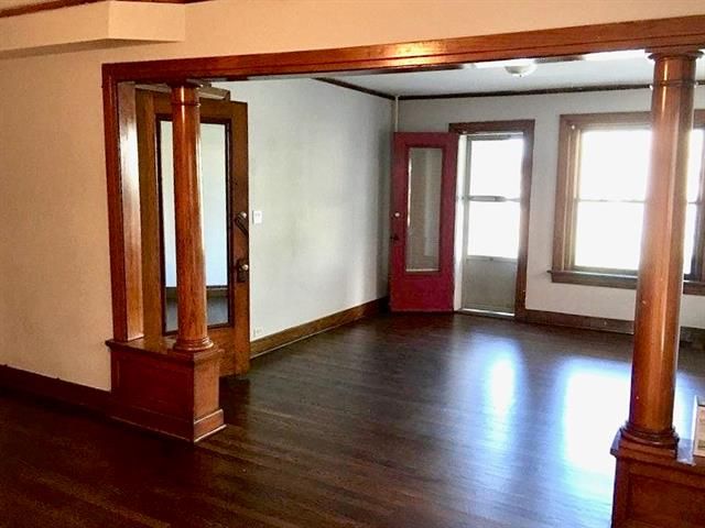 3833 Central St, Kansas City, MO 64111