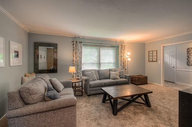 7816 W 98th St, Overland Park, KS 66212