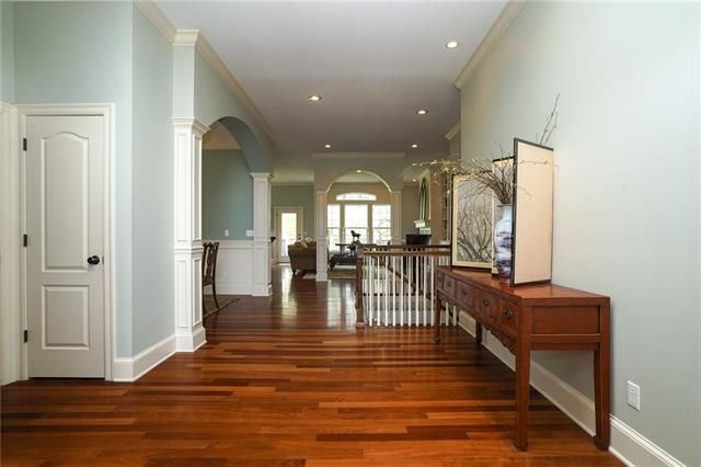 321 NE Viewpark Dr, Lee's Summit, MO 64086