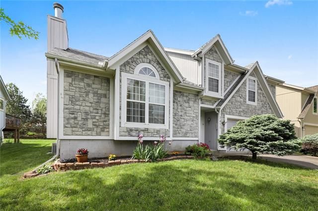 7411 W 157th Ter, Overland Park, KS 66223