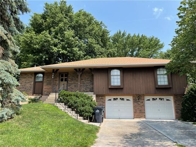 509 NE Duncan Dr, Blue Springs, MO 64014