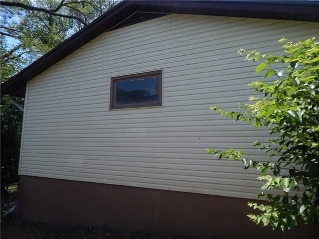 5011 E 41st Ter, Kansas City, MO 64130