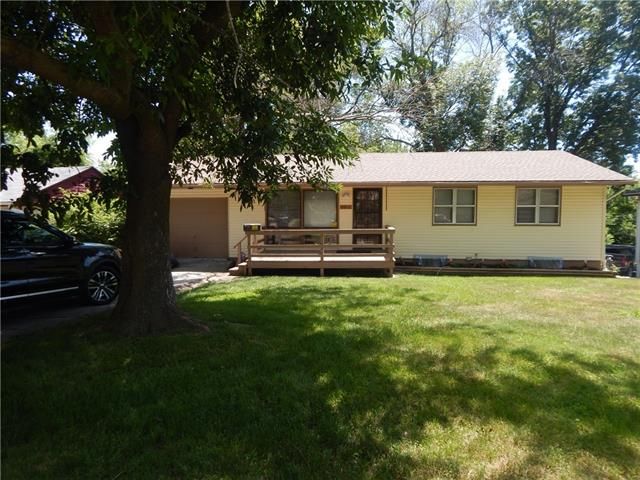 5011 E 41st Ter, Kansas City, MO 64130