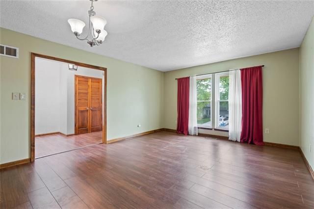 7640 Long St, Lenexa, KS 66216