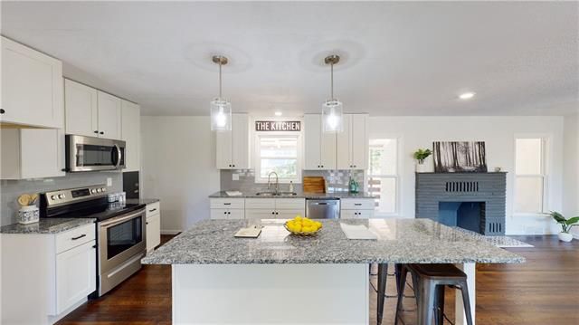 2100 E 74th St, Kansas City, MO 64132
