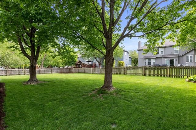 5115 W 157th Pl, Overland Park, KS 66224