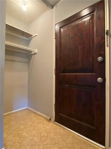8424 Kessler St, Overland Park, KS 66212