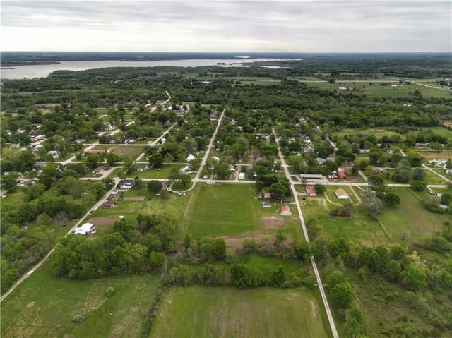 S 8th St, Deepwater, MO 64740