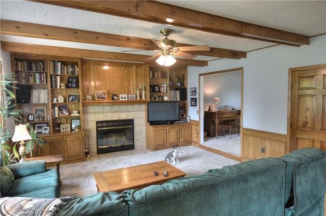 11825 Mackey St, Overland Park, KS 66210