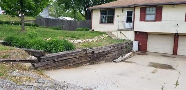 3937 Crescent Ave, Kansas City, MO 64133