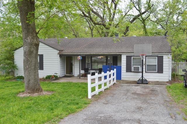 5642 N Amoret Ave, Kansas City, MO 64151