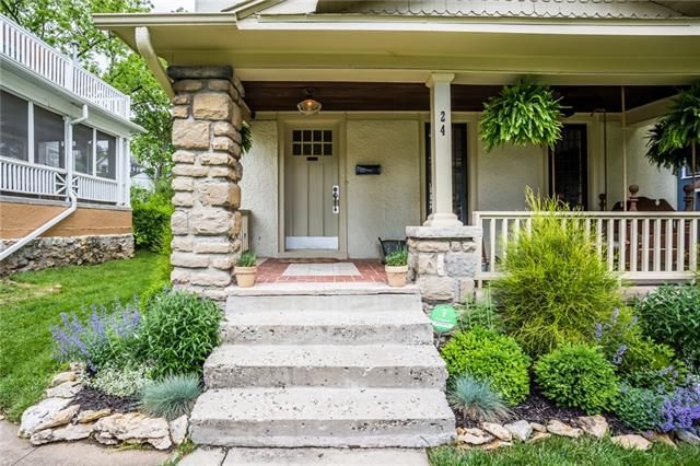 24 E 53rd Ter, Kansas City, MO 64112