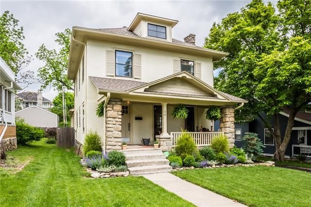 24 E 53rd Ter, Kansas City, MO 64112