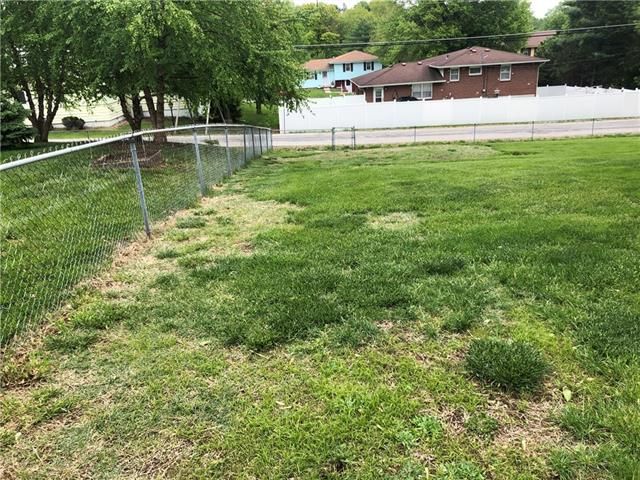3323 Mueller Ln, St Joseph, MO 64506