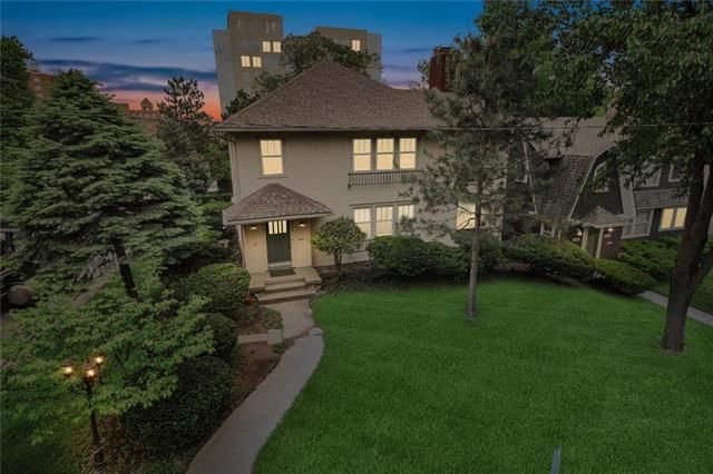 4801 Jarboe St, Kansas City, MO 64112
