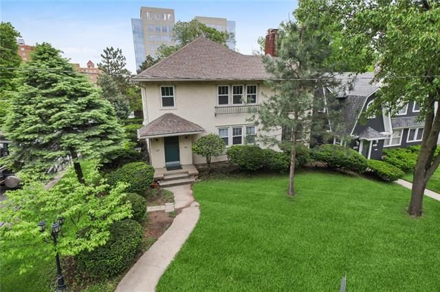 4801 Jarboe St, Kansas City, MO 64112