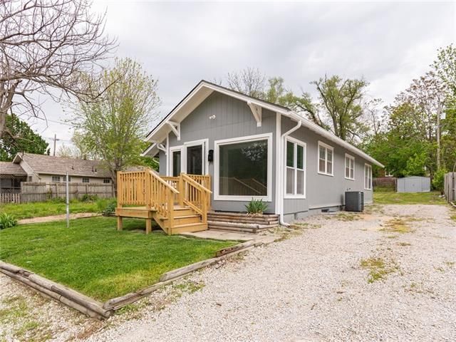 1511 S Scott Ave, Independence, MO 64052