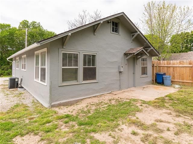 1511 S Scott Ave, Independence, MO 64052