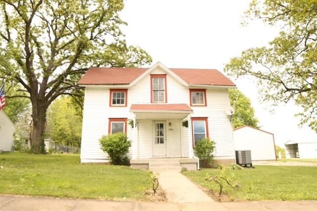 300 W 4th St, Freeman, MO 64746