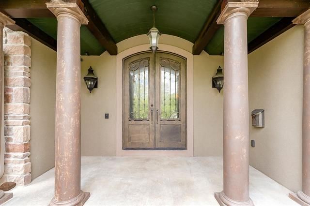 6016 Windsor Dr, Fairway, KS 66205