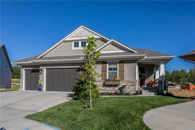 4920 NW Ridgewood Ct, Riverside, MO 64150